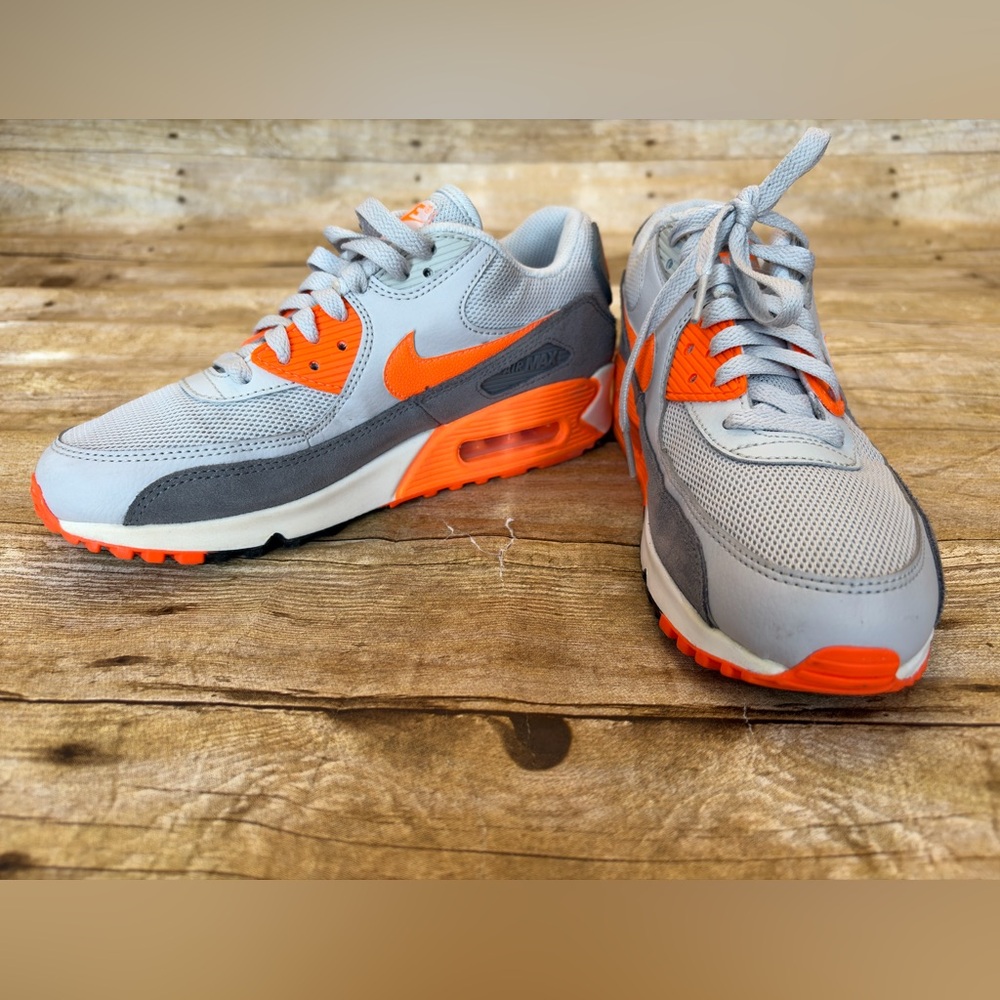 Women’s Nike Air Max 90 Sneakers – Size 8 – Gently Worn - Picture 2 of 4